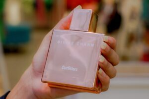 How to Make Perfume Last Longer – Expert Tips & Science-Backed Secrets for Long-Lasting Fragrance